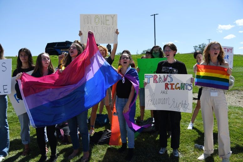 Valor Christian High School-protest i Highlands Ranch, CO.