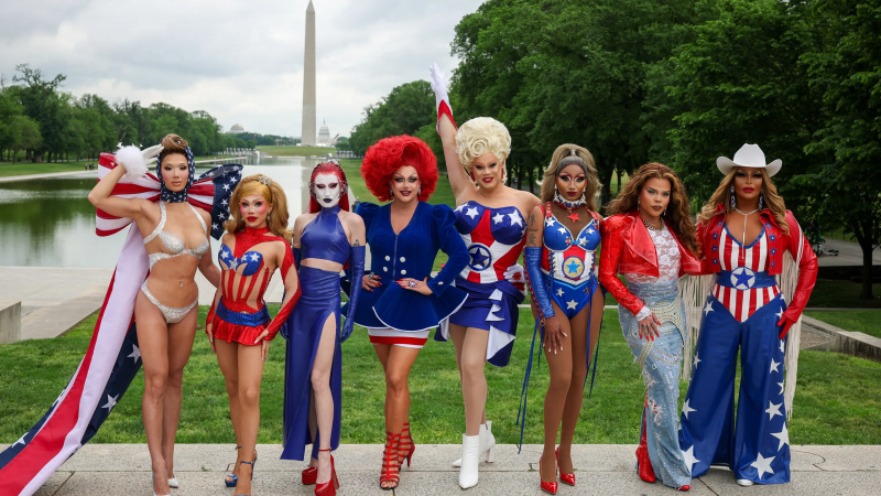 Plastična tijara Jorgeous Gottmik Shannel Nina West Angeria Paris VanMicheals Vanessa Vanjie i Roxxxy Andrews poziraju za...